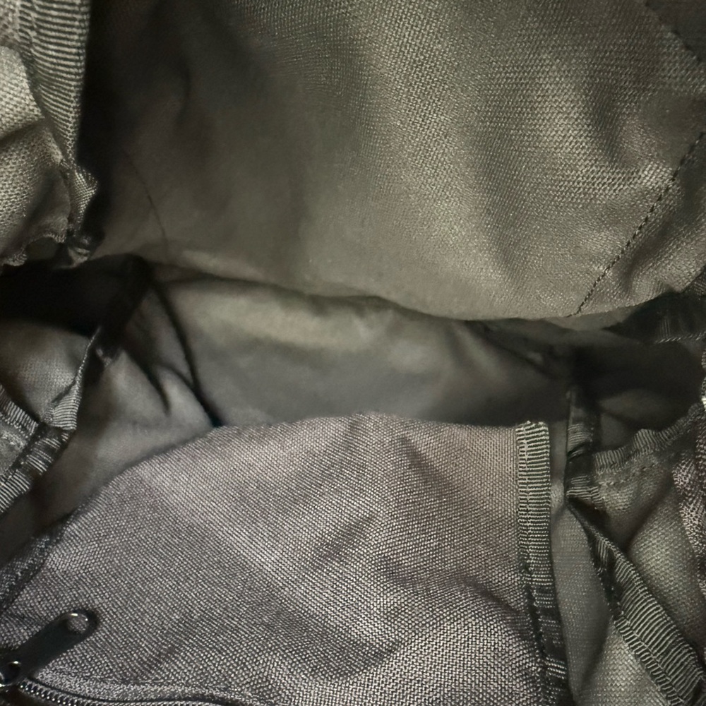 GAP sling bag with Velcro wide adjustable strap. Very comfortable to wear. - Picture 7 of 7